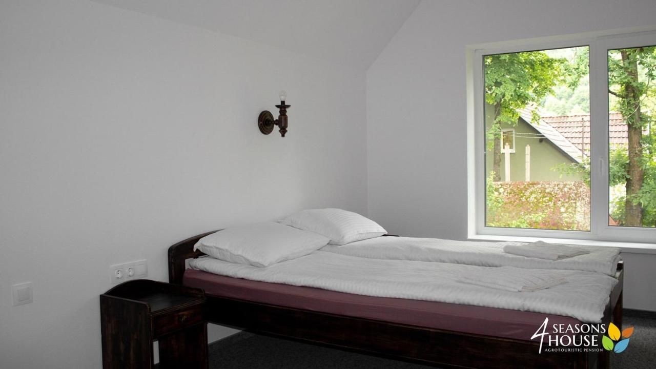 Отели типа «постель и завтрак» 4 Seasons - House Sub Cetate-40
