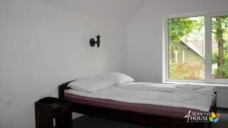 Отели типа «постель и завтрак» 4 Seasons - House Sub Cetate Двухместный номер с 2 отдельными кроватями, вид на сад-5